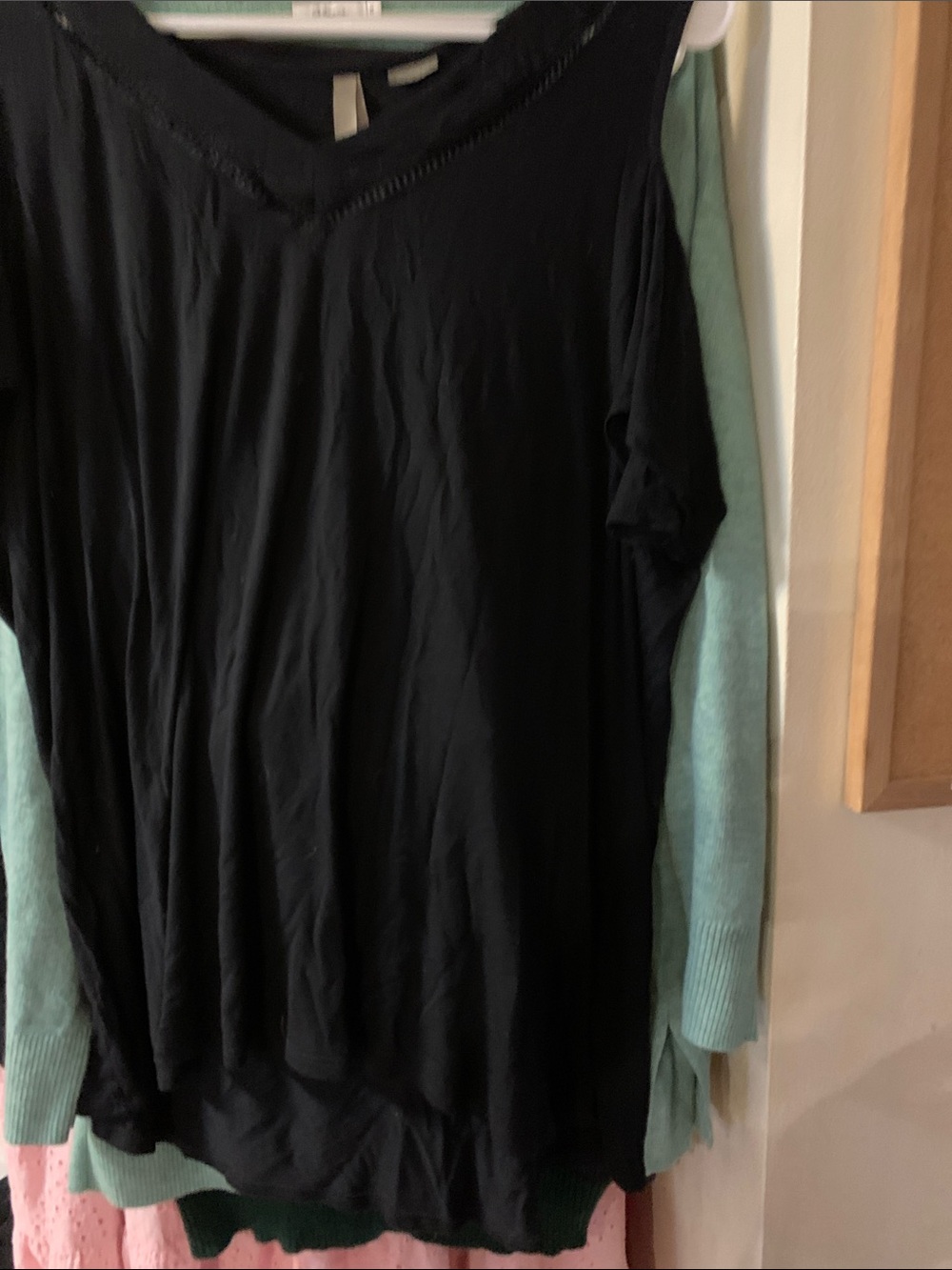 Women's Black Short-Sleeve V-Neck Tee Size 1X